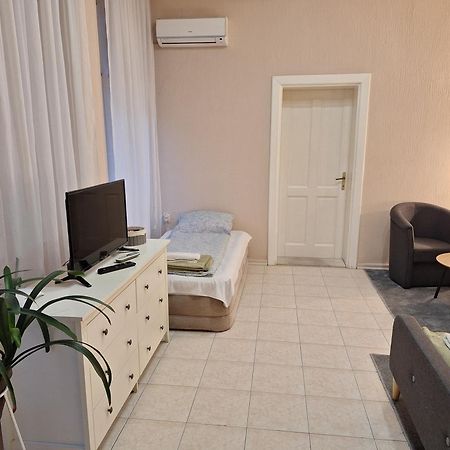 Mainstreet Apartman Суботица Екстериор снимка